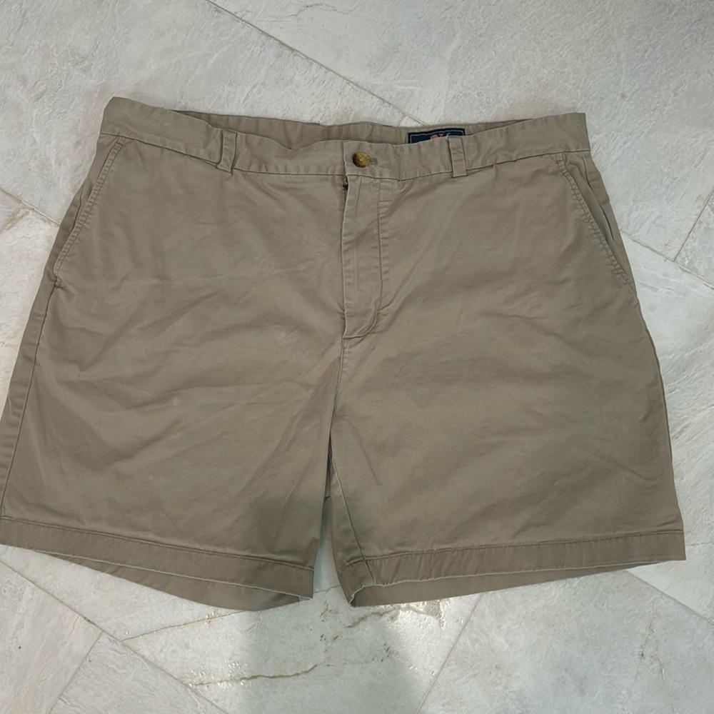 Men’s 42w Vineyard Vines khaki shorts